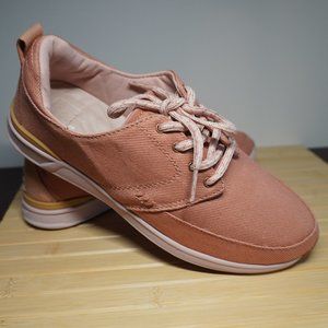 Reef Rover Low (pink) size 8 shoes. Never worn.